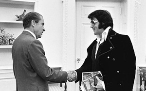 Elvis Presley từng tìm cách 'tiêu diệt' Beatles ra sao